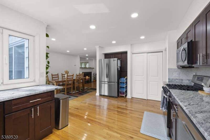 400 Hobart Ave