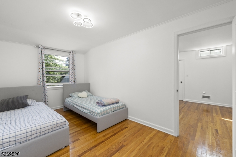 400 Hobart Ave