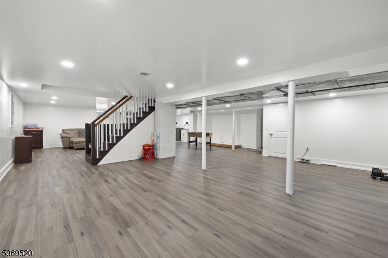 400 Hobart Ave