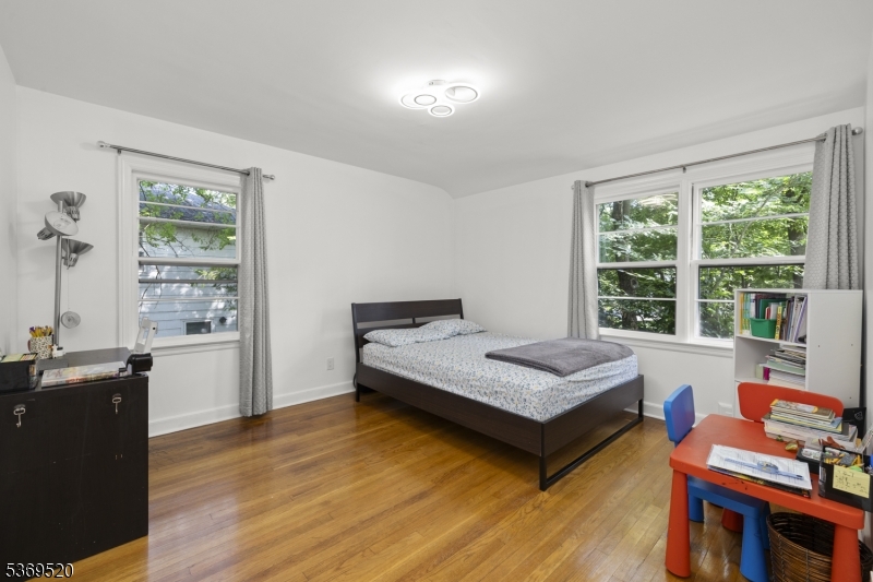 400 Hobart Ave
