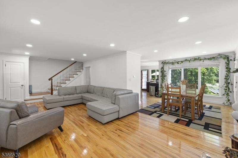 400 Hobart Ave