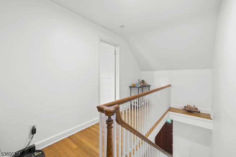 400 Hobart Ave