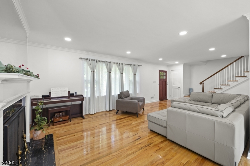 400 Hobart Ave