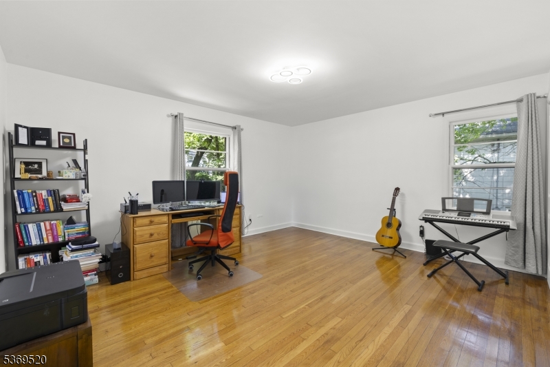 400 Hobart Ave