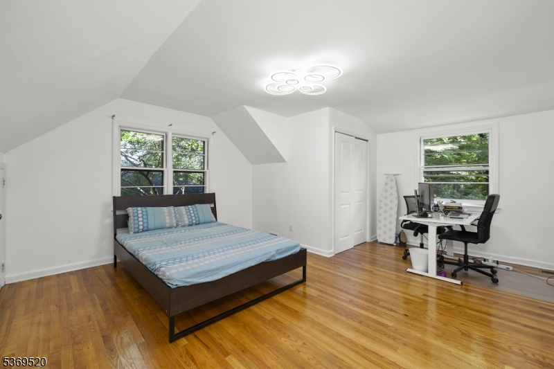 400 Hobart Ave