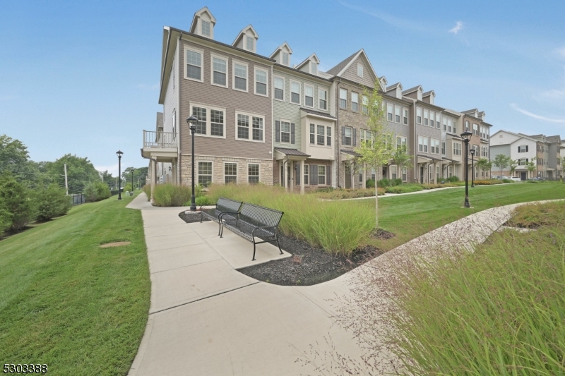 32 Gala Ct