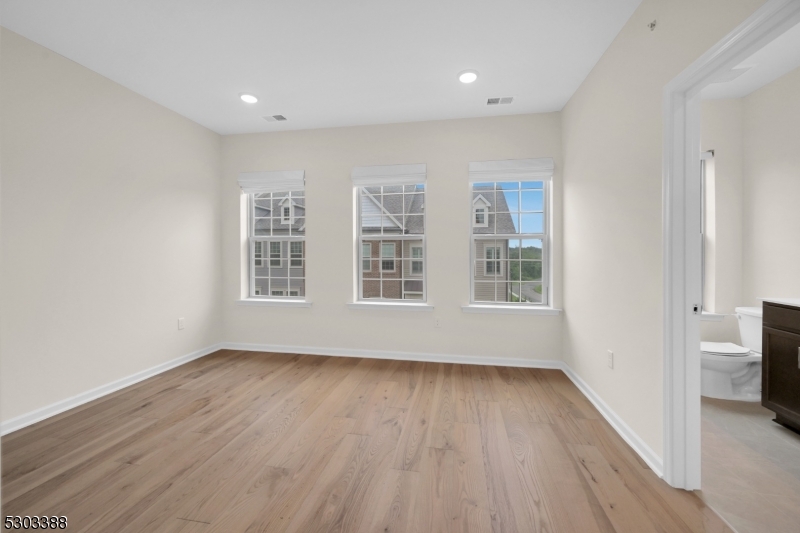 32 Gala Ct
