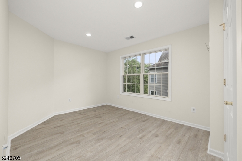 618 Kensington Ln