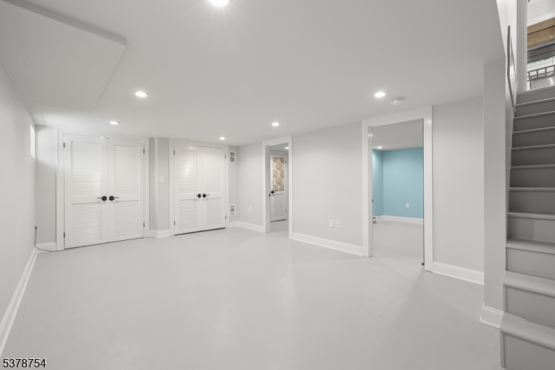 34 Parkview Dr