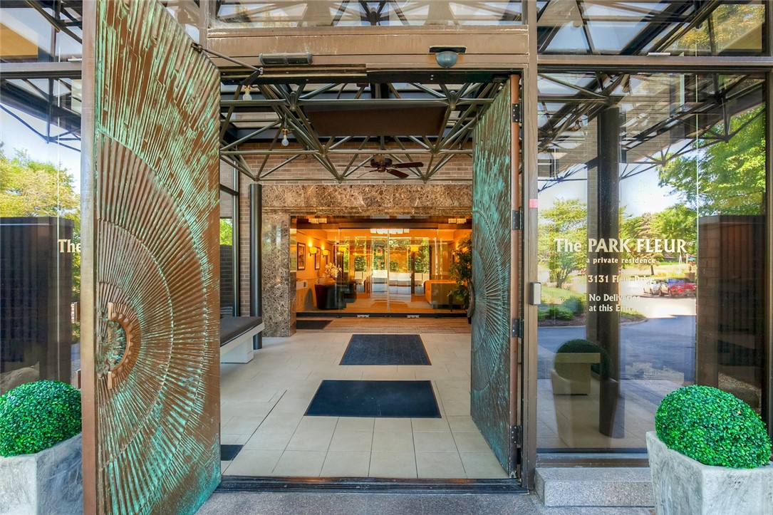 3131 Fleur Drive 904