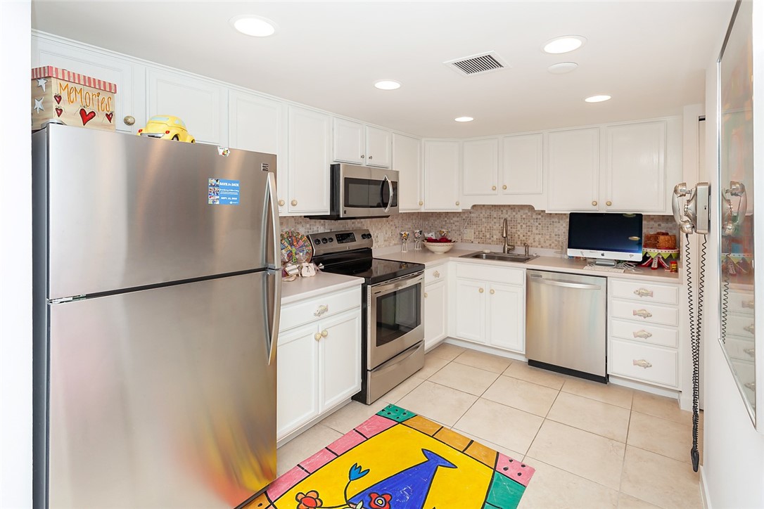 3131 Fleur Drive 904