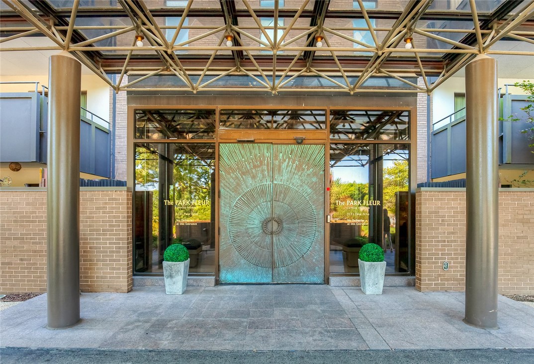 3131 Fleur Drive 904