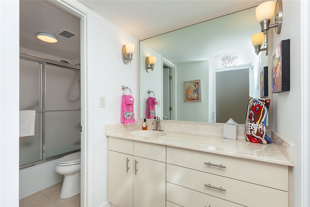 3131 Fleur Drive 904