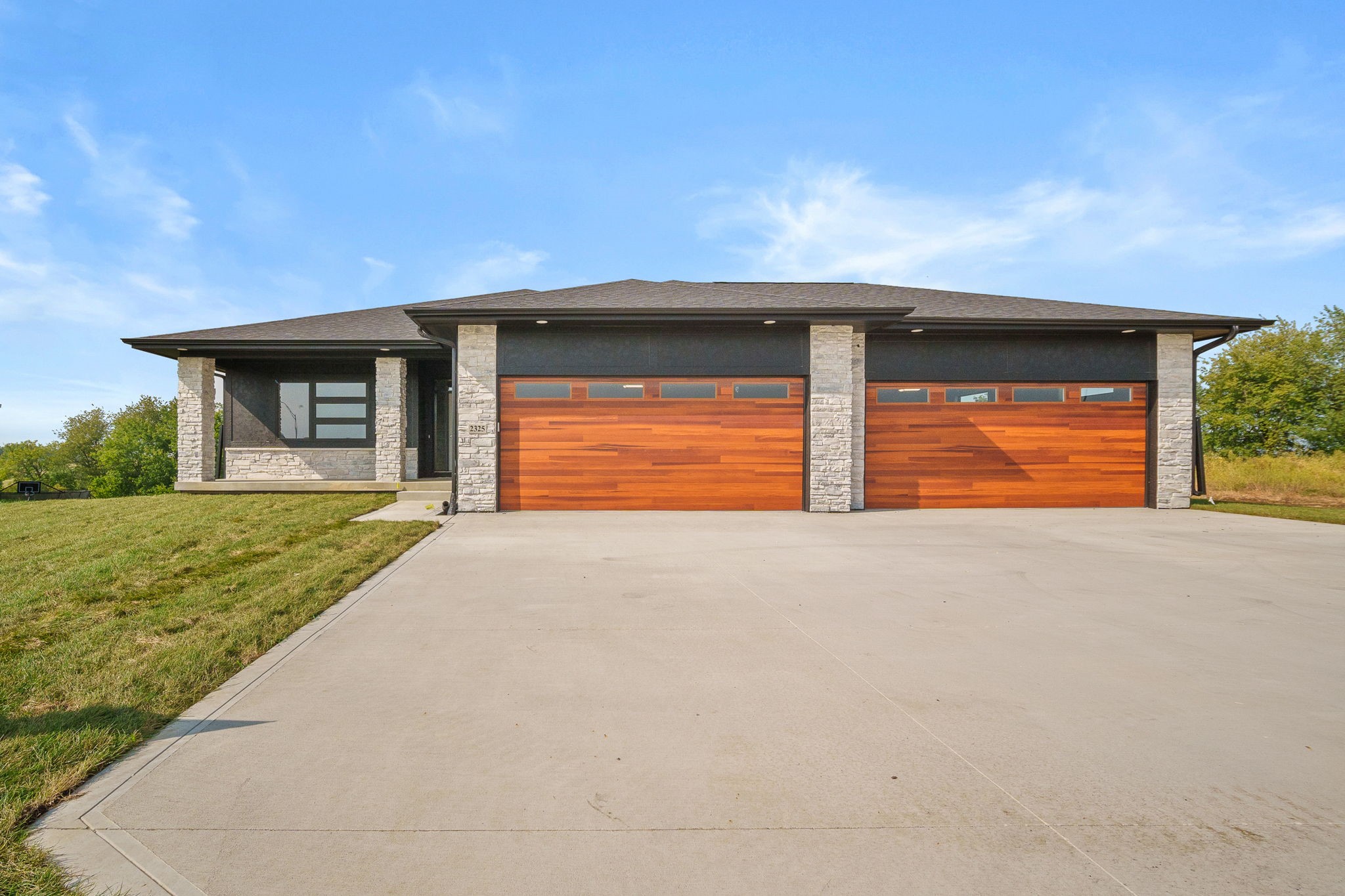 2325 Green Leaf Circle