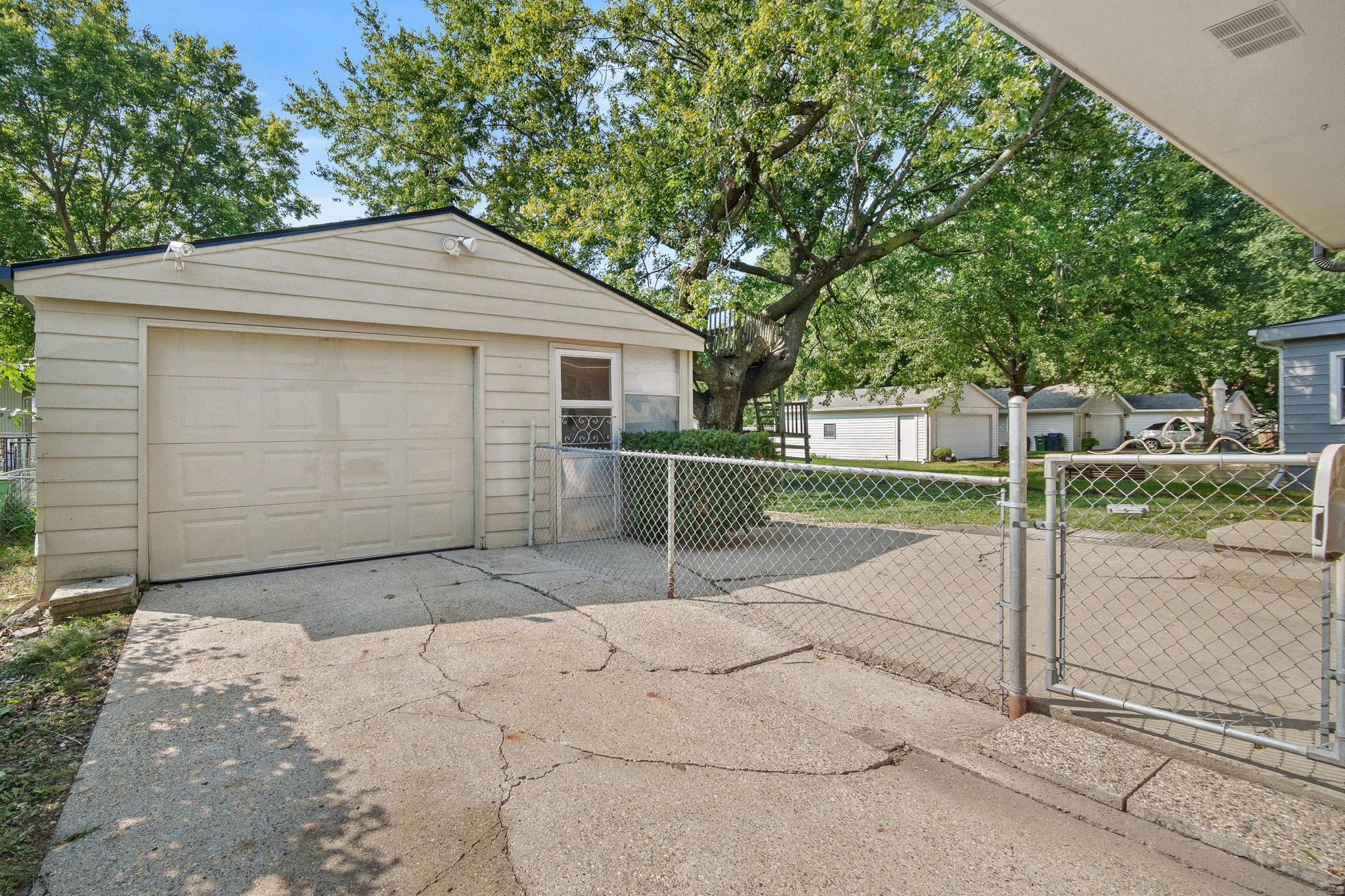 7104 Monroe Court
