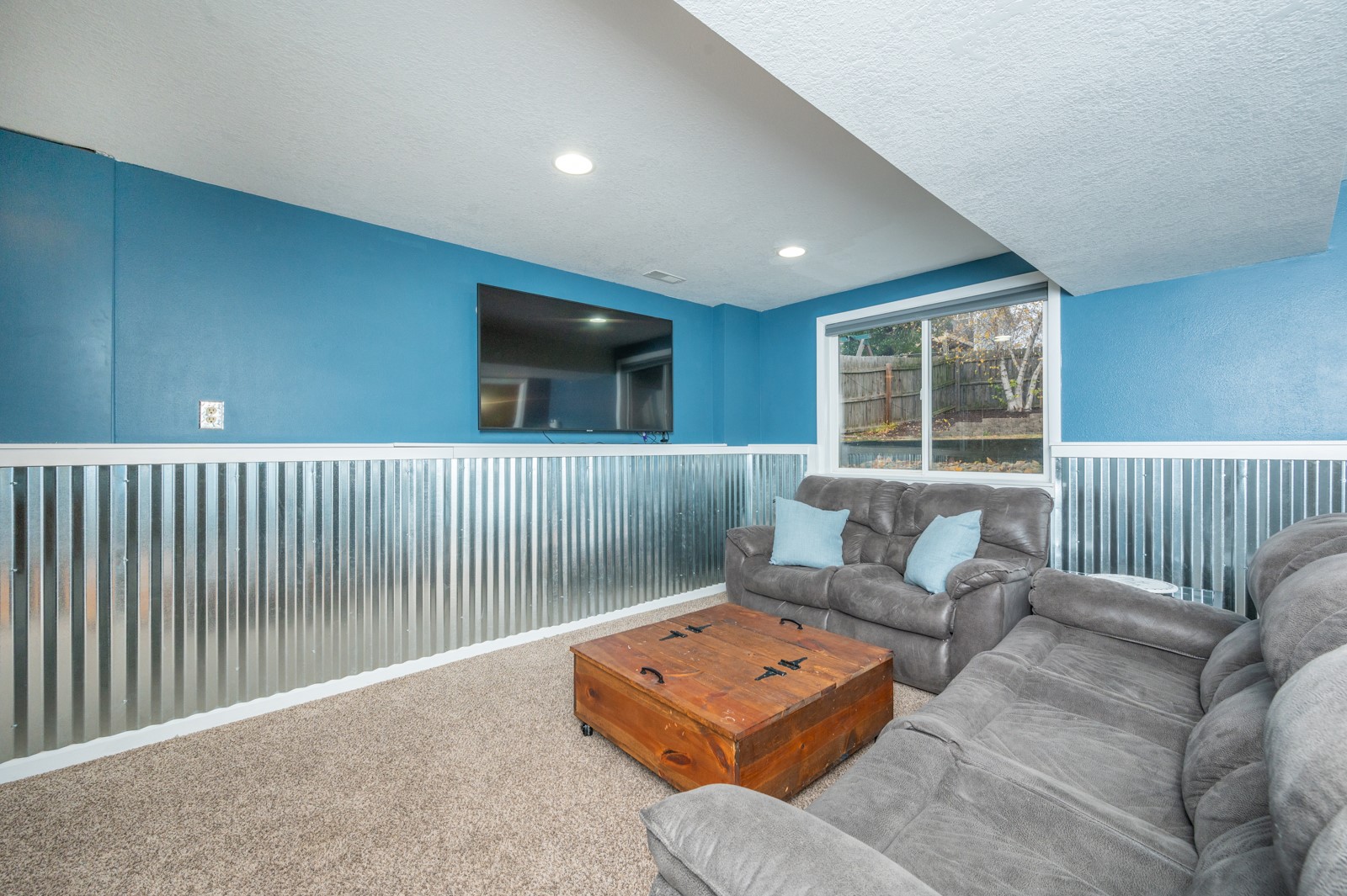 1943 Swan Court