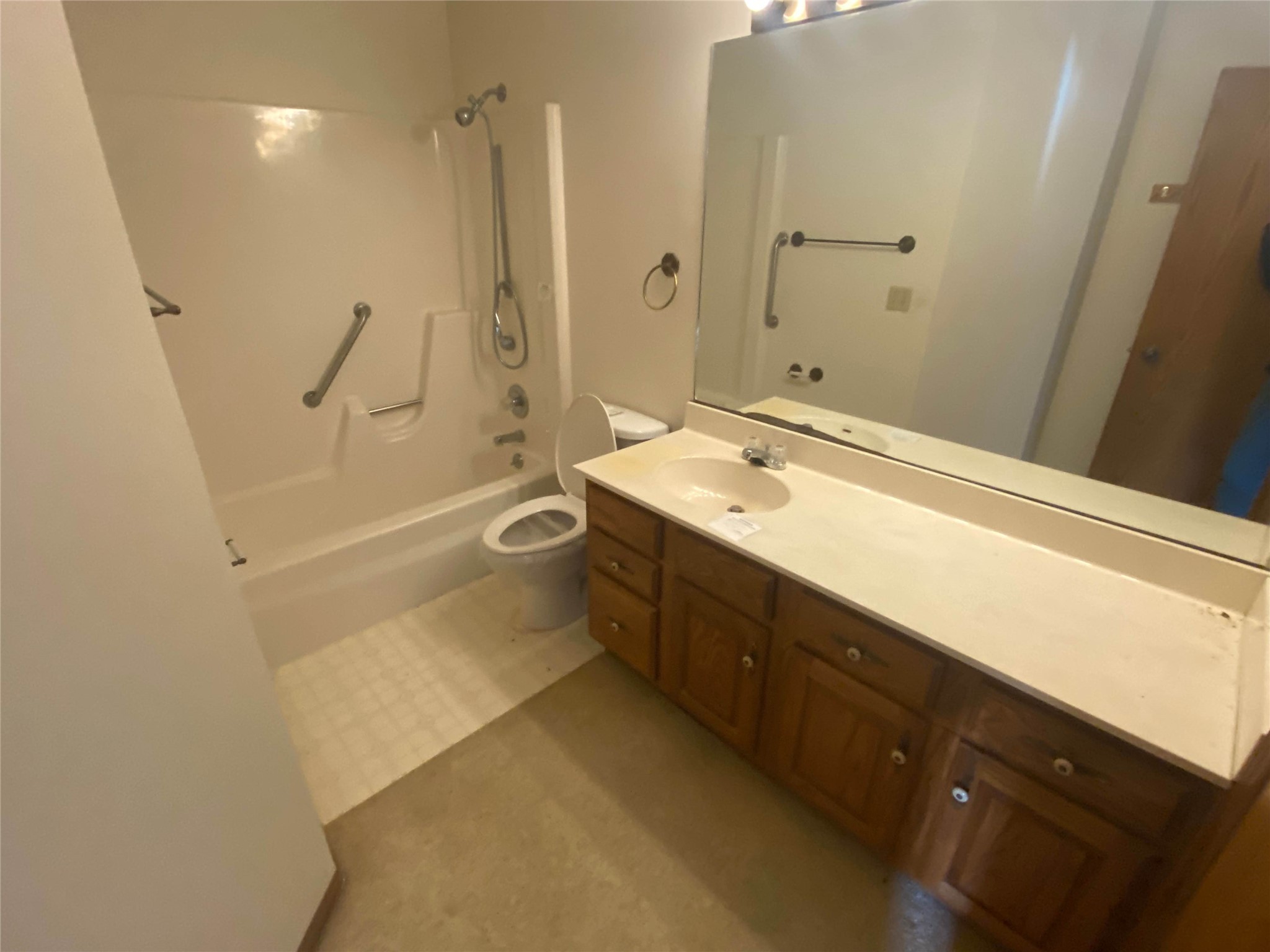 403 SE Delaware Avenue 106