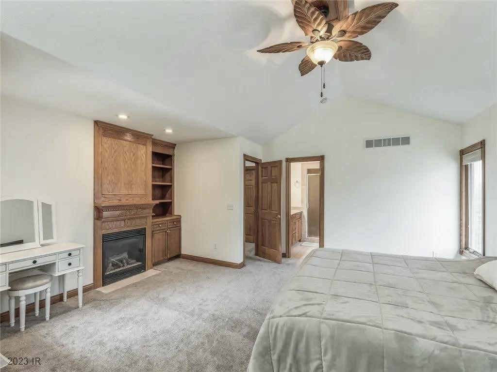 225 9th Street NW