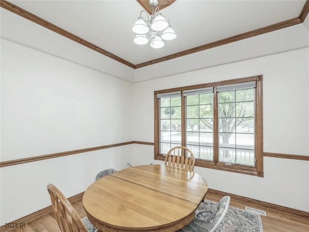 225 9th Street NW