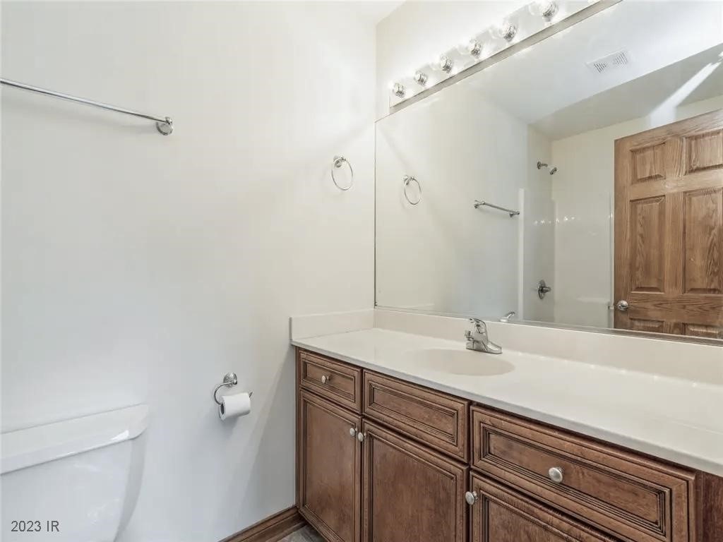 225 9th Street NW