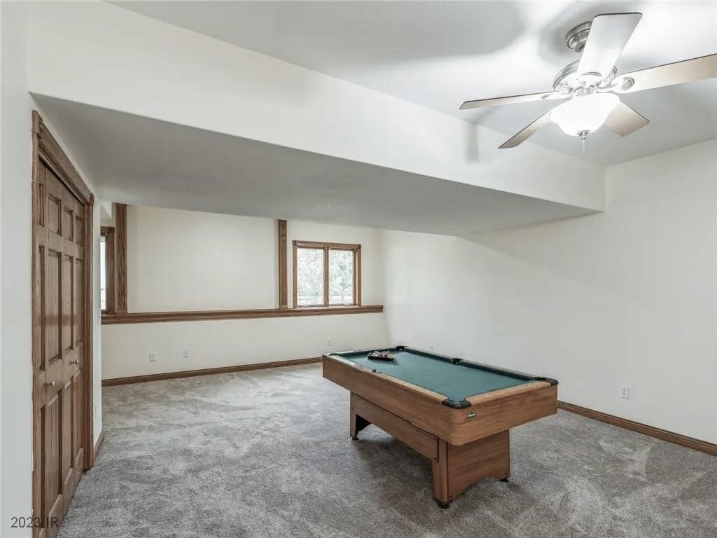 225 9th Street NW