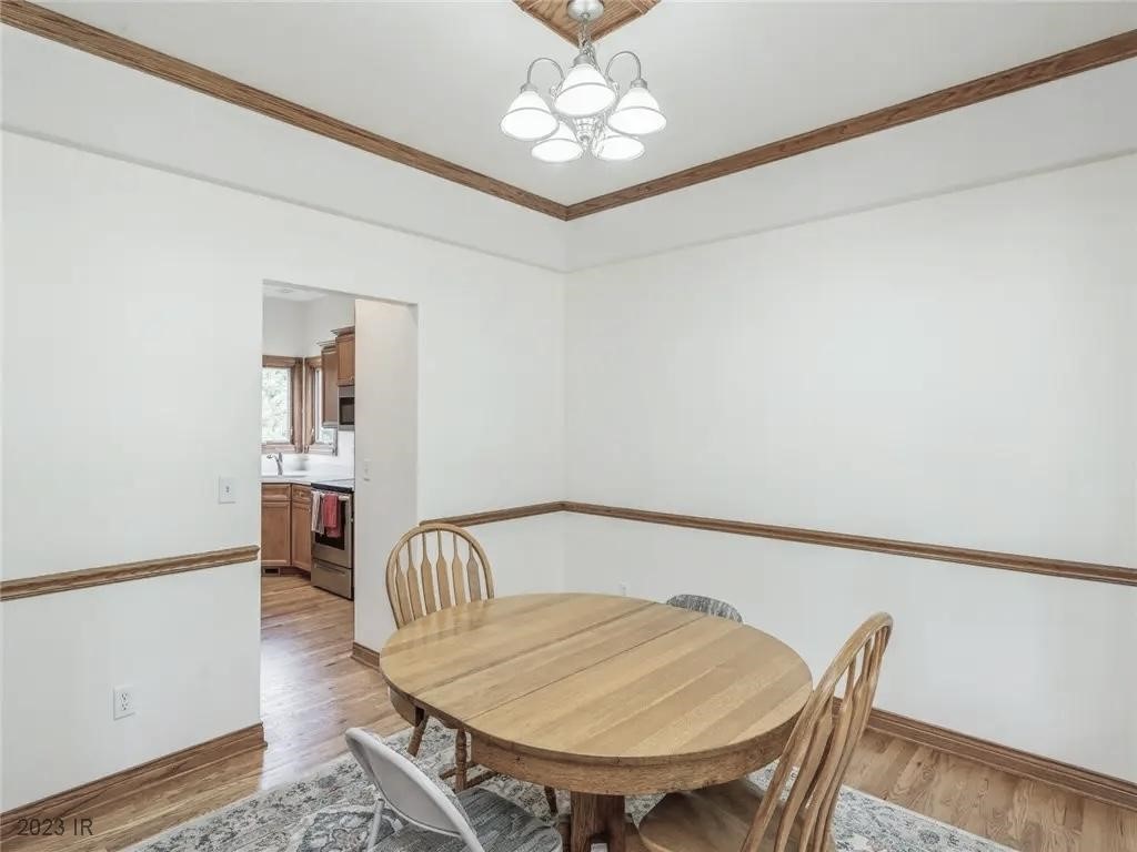 225 9th Street NW