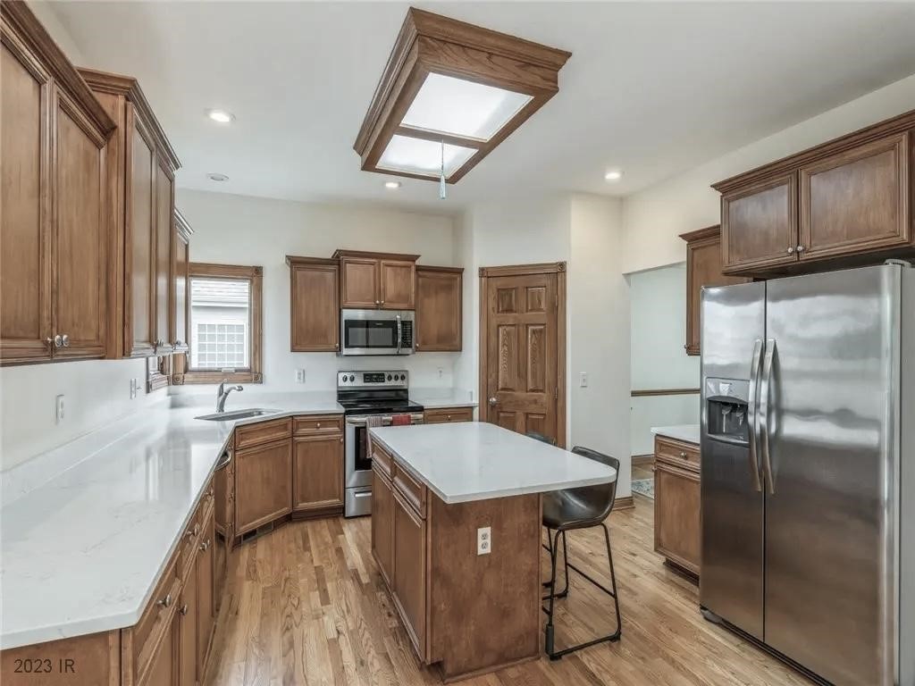 225 9th Street NW