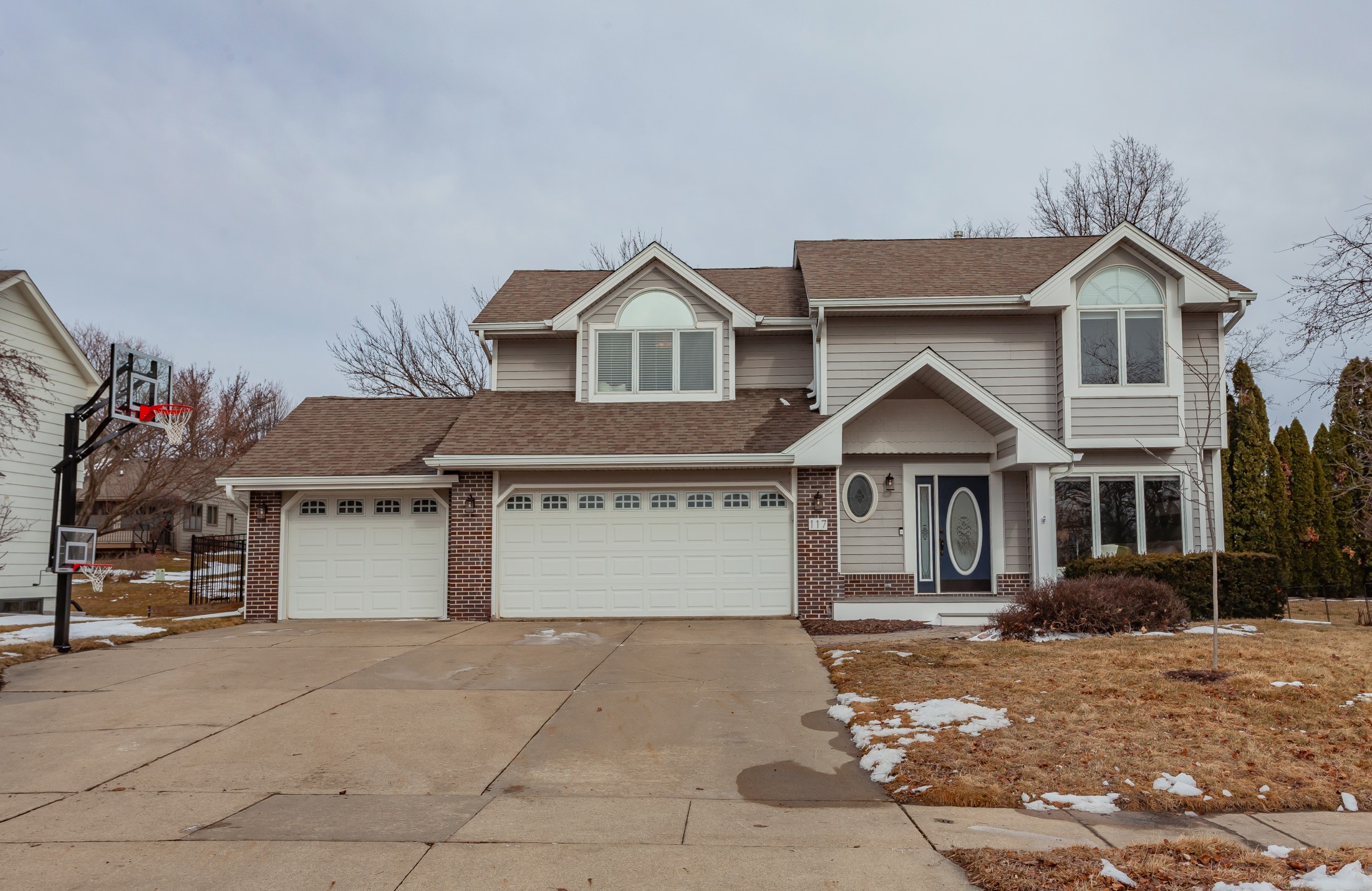 117 NW Cedarwood Drive