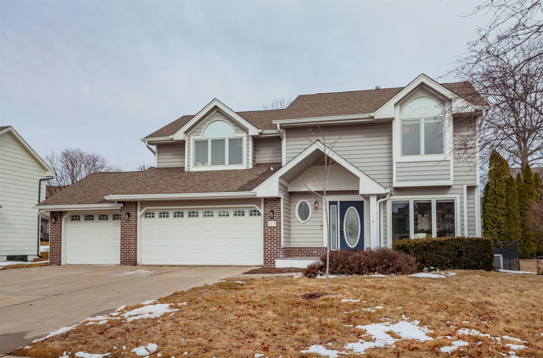 117 NW Cedarwood Drive