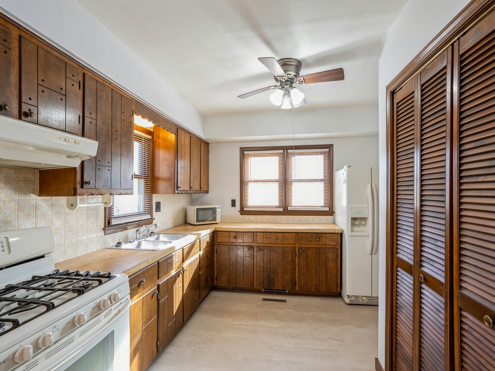 2115 NE 45th Court