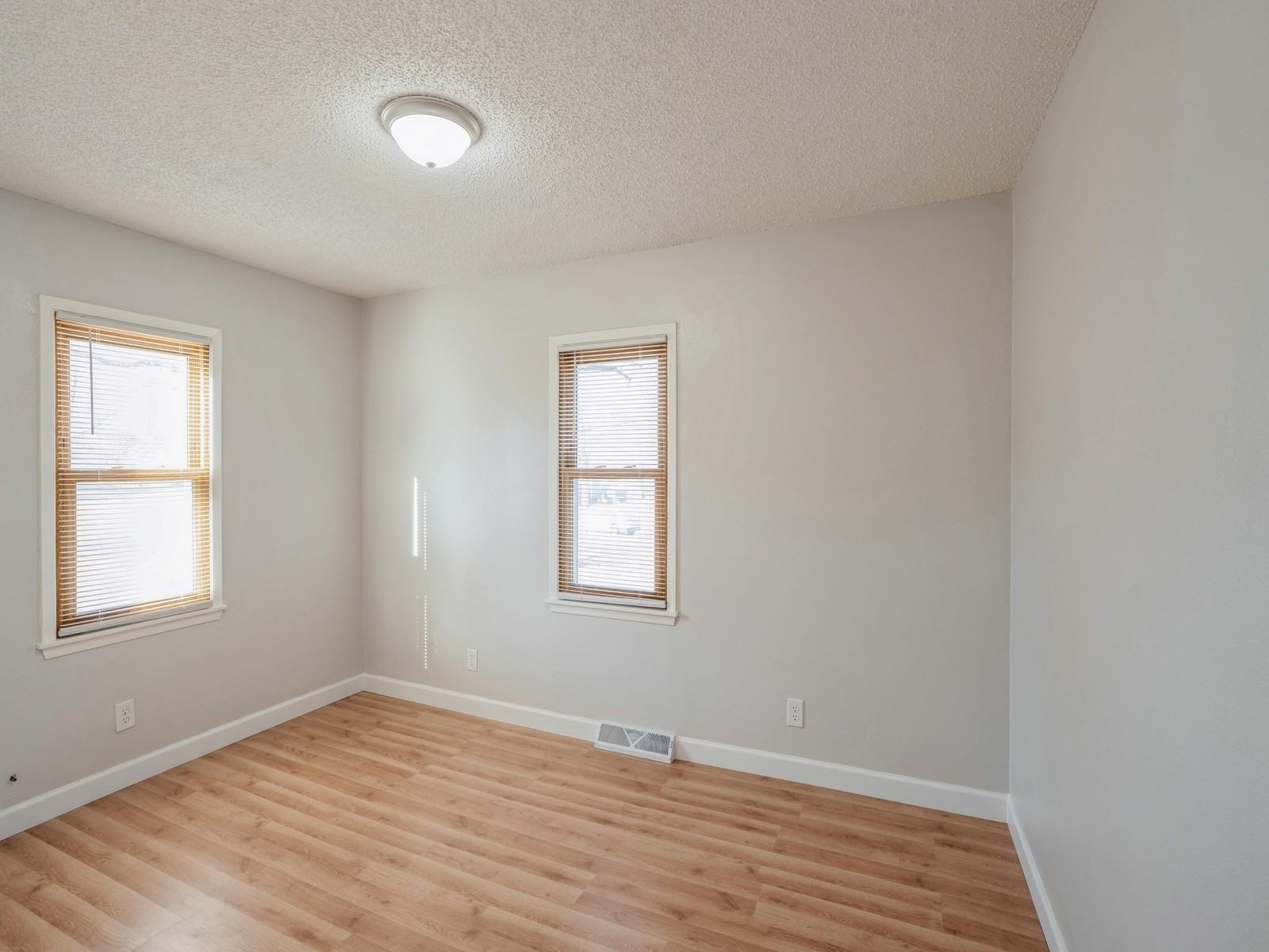 2115 NE 45th Court