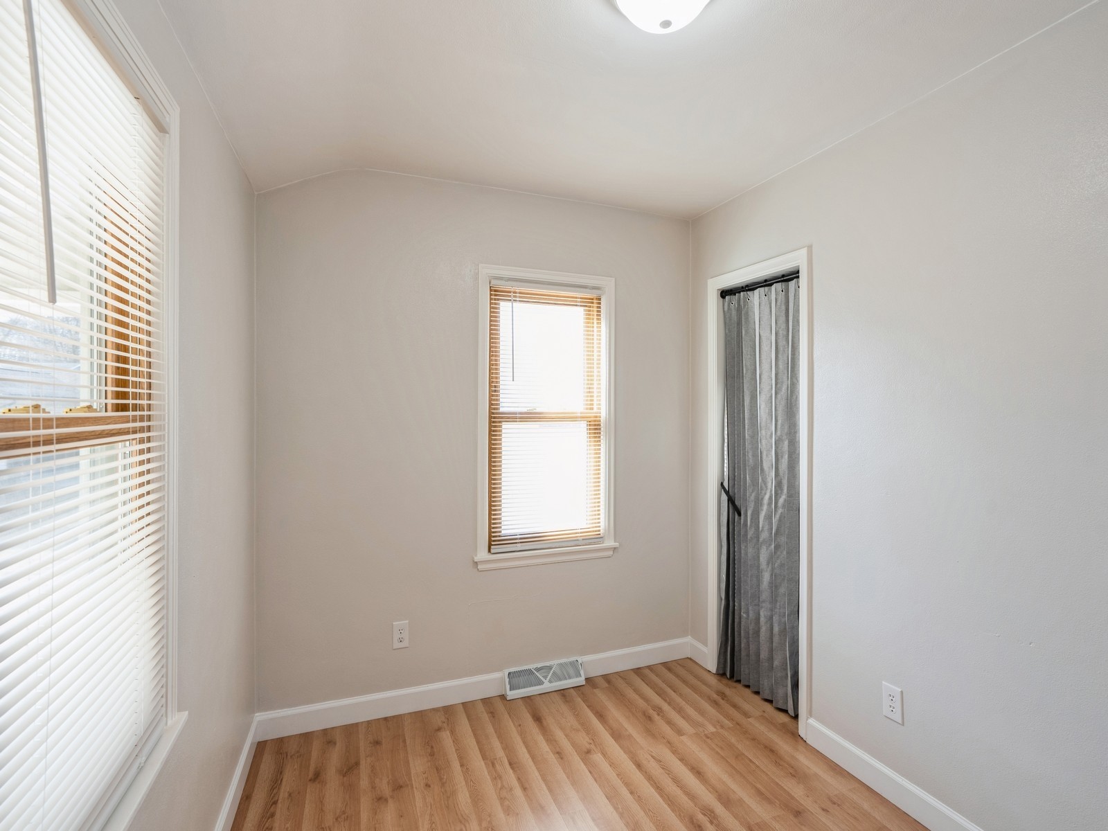 2115 NE 45th Court