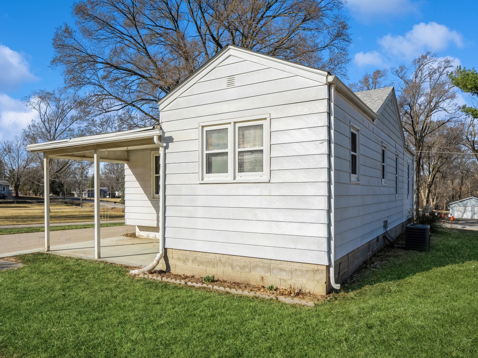 2115 NE 45th Court