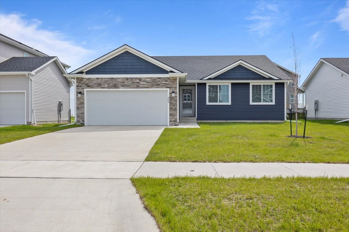 305 NE Country Meadow Drive