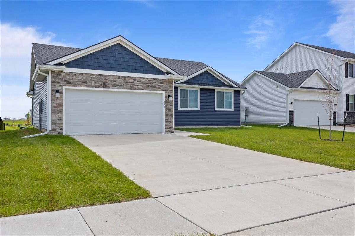 305 NE Country Meadow Drive