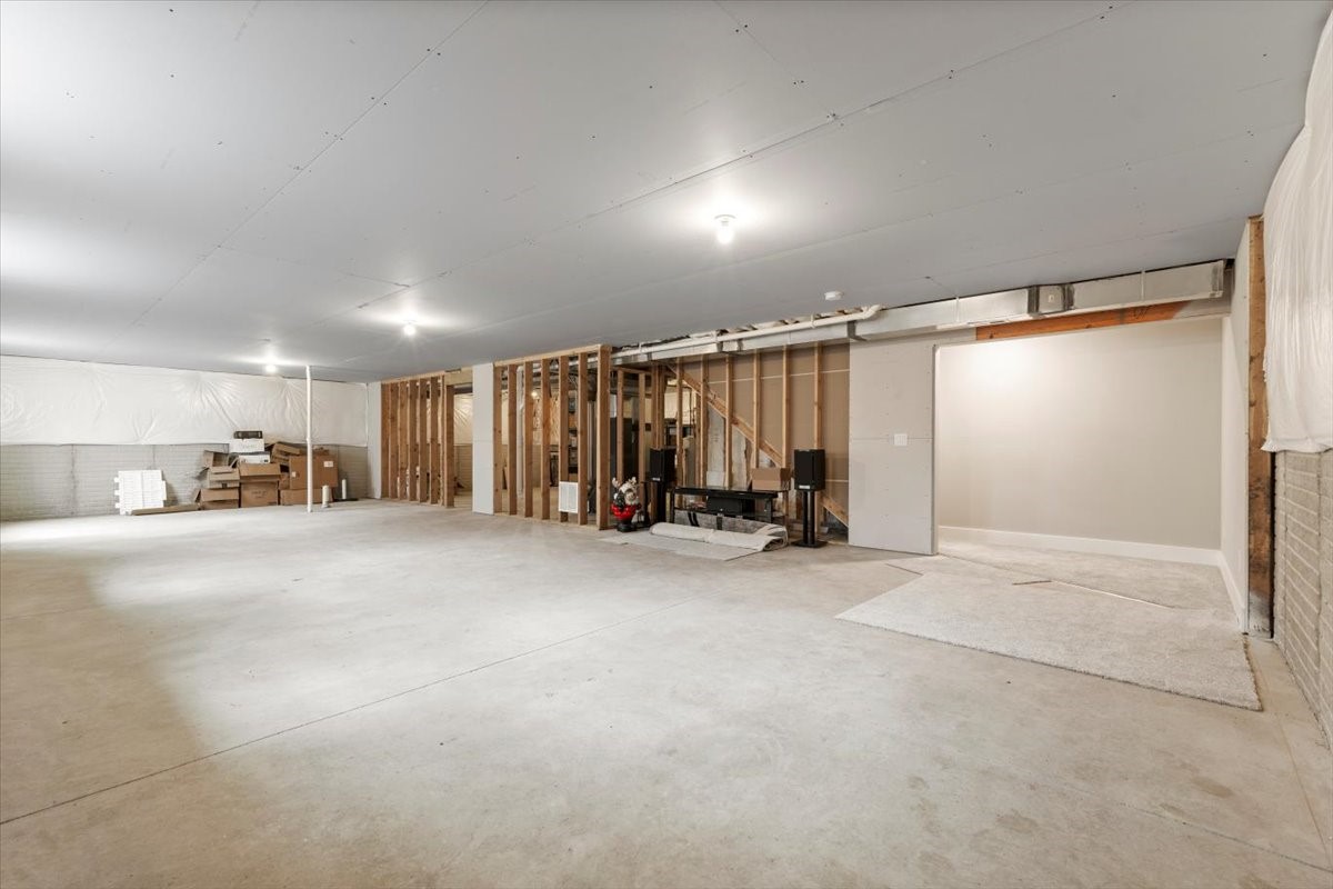 305 NE Country Meadow Drive