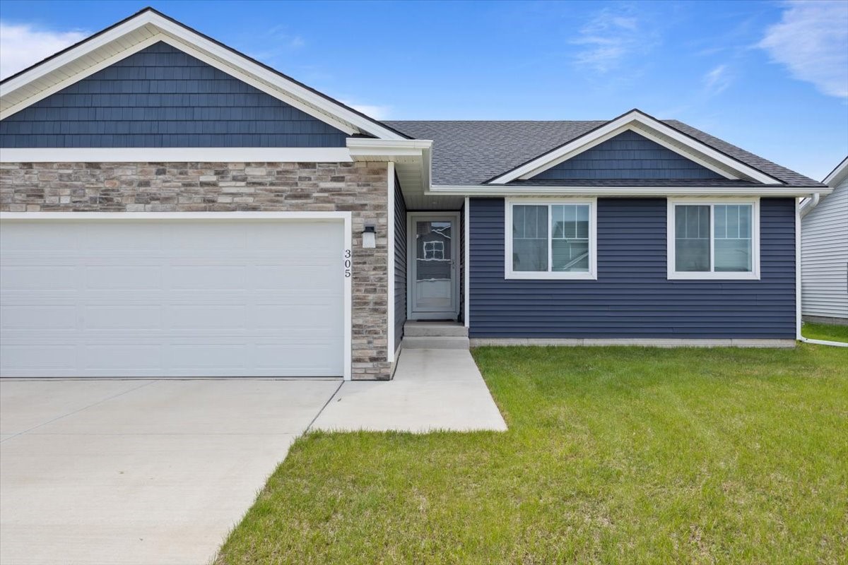 305 NE Country Meadow Drive