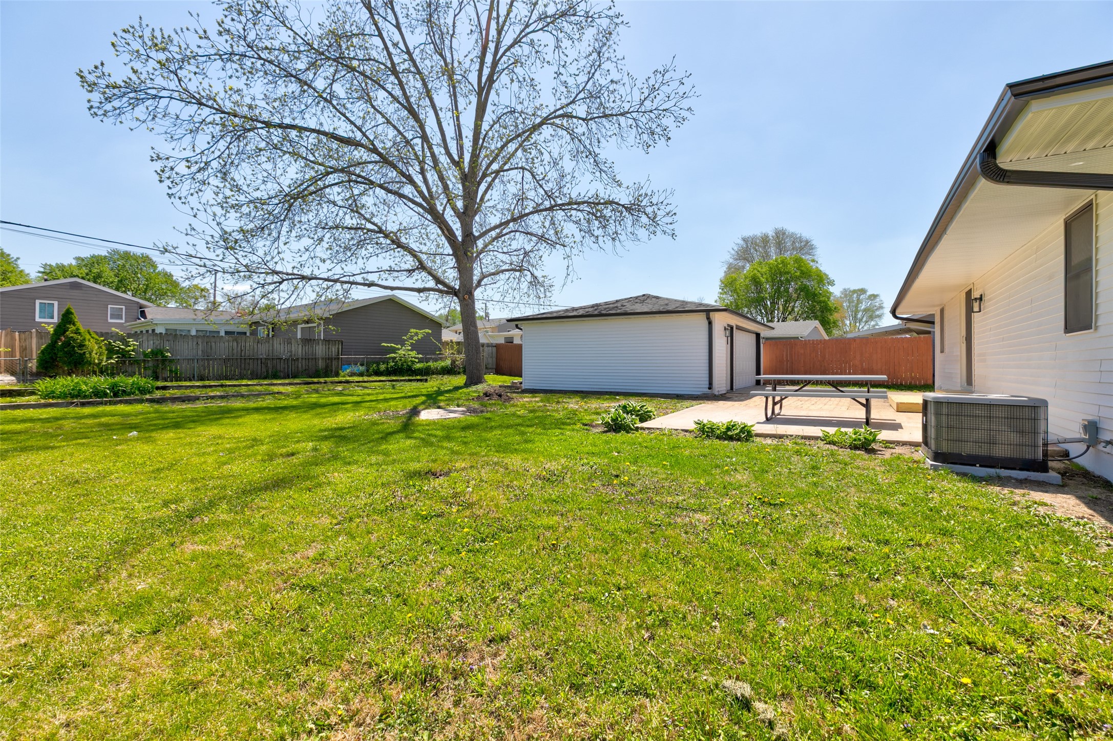 2923 E 40th Street
