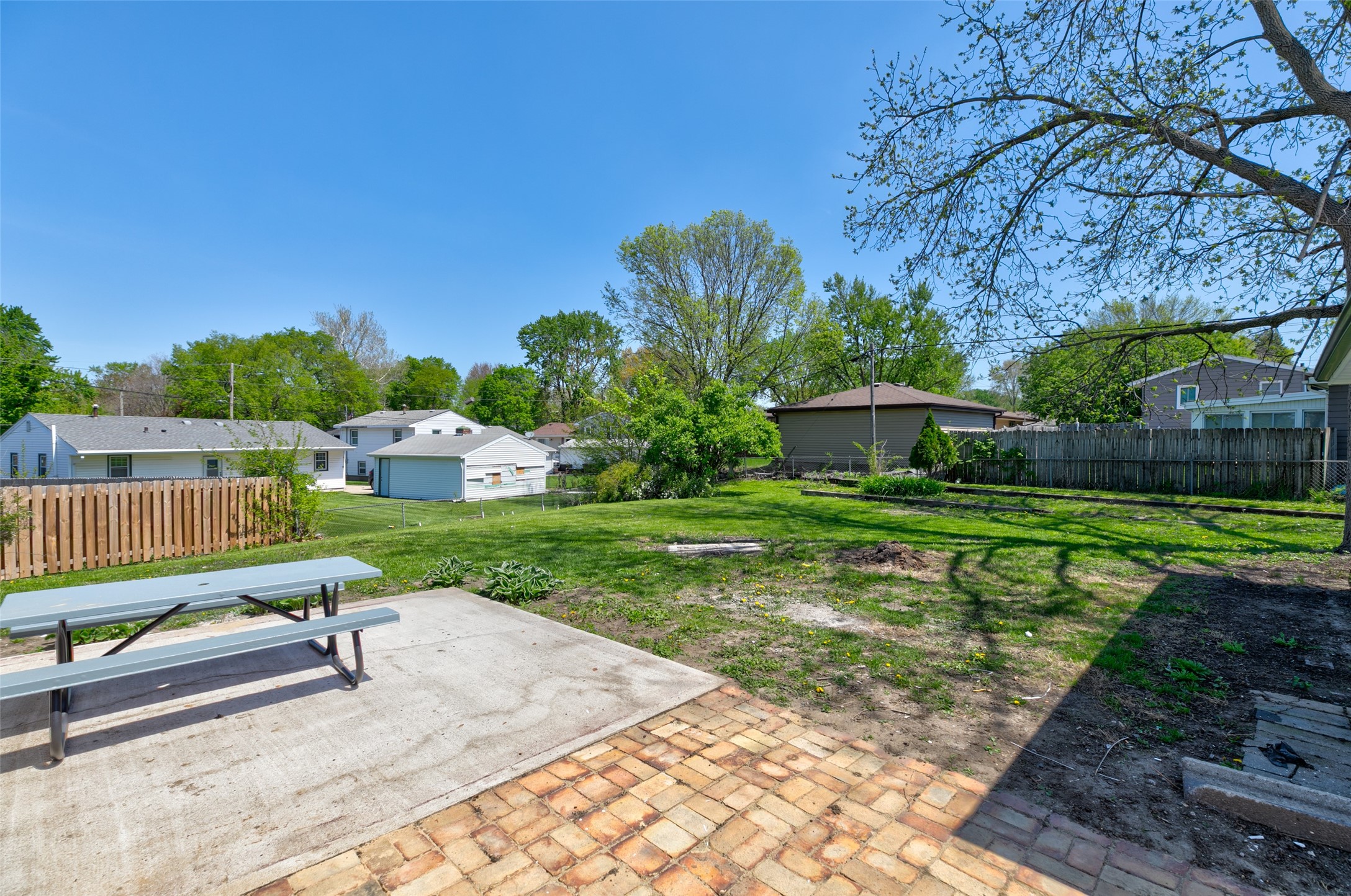 2923 E 40th Street