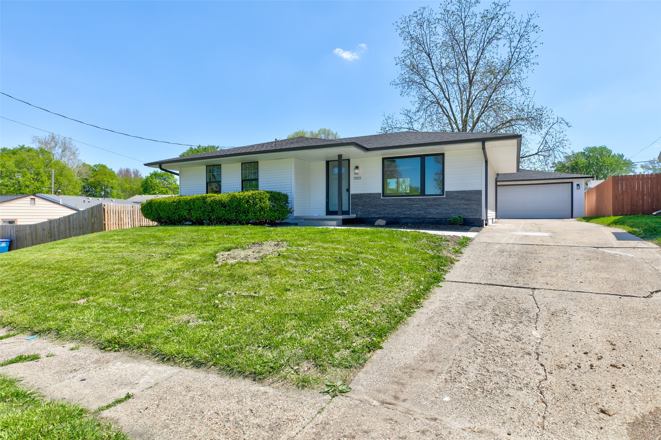 2923 E 40th Street