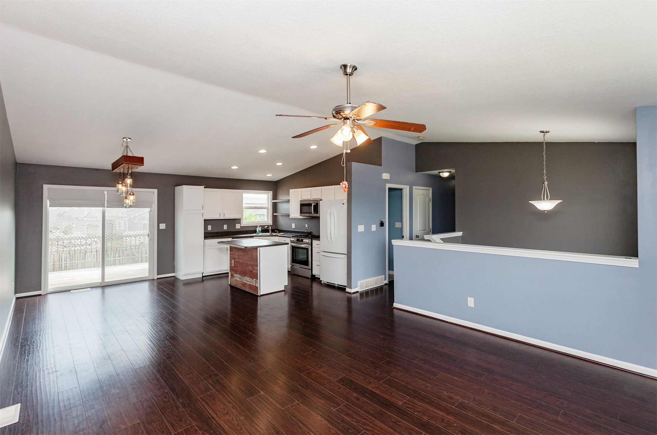 220 Tailfeather Drive NW