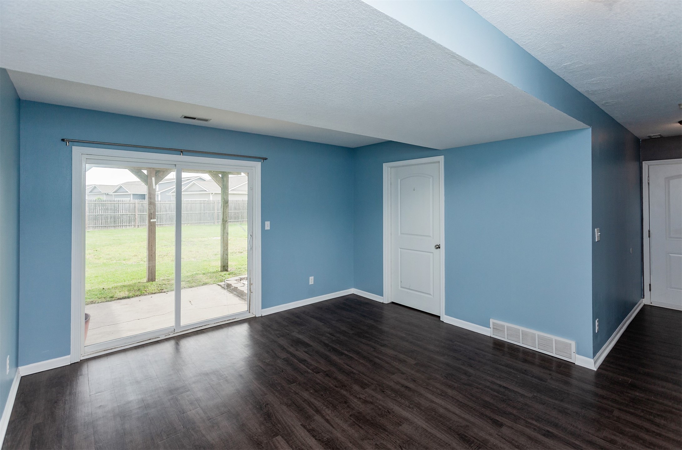 220 Tailfeather Drive NW