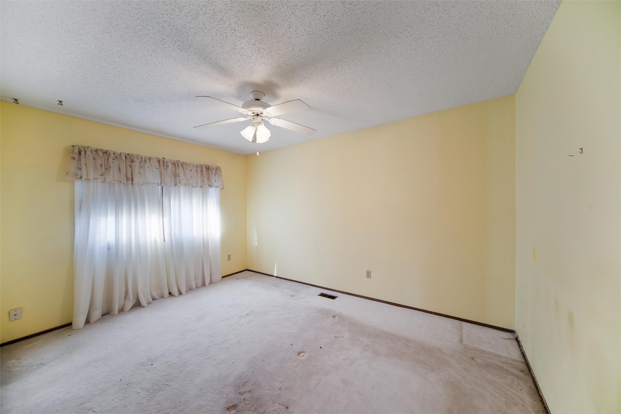 401 NW Valley View Drive
