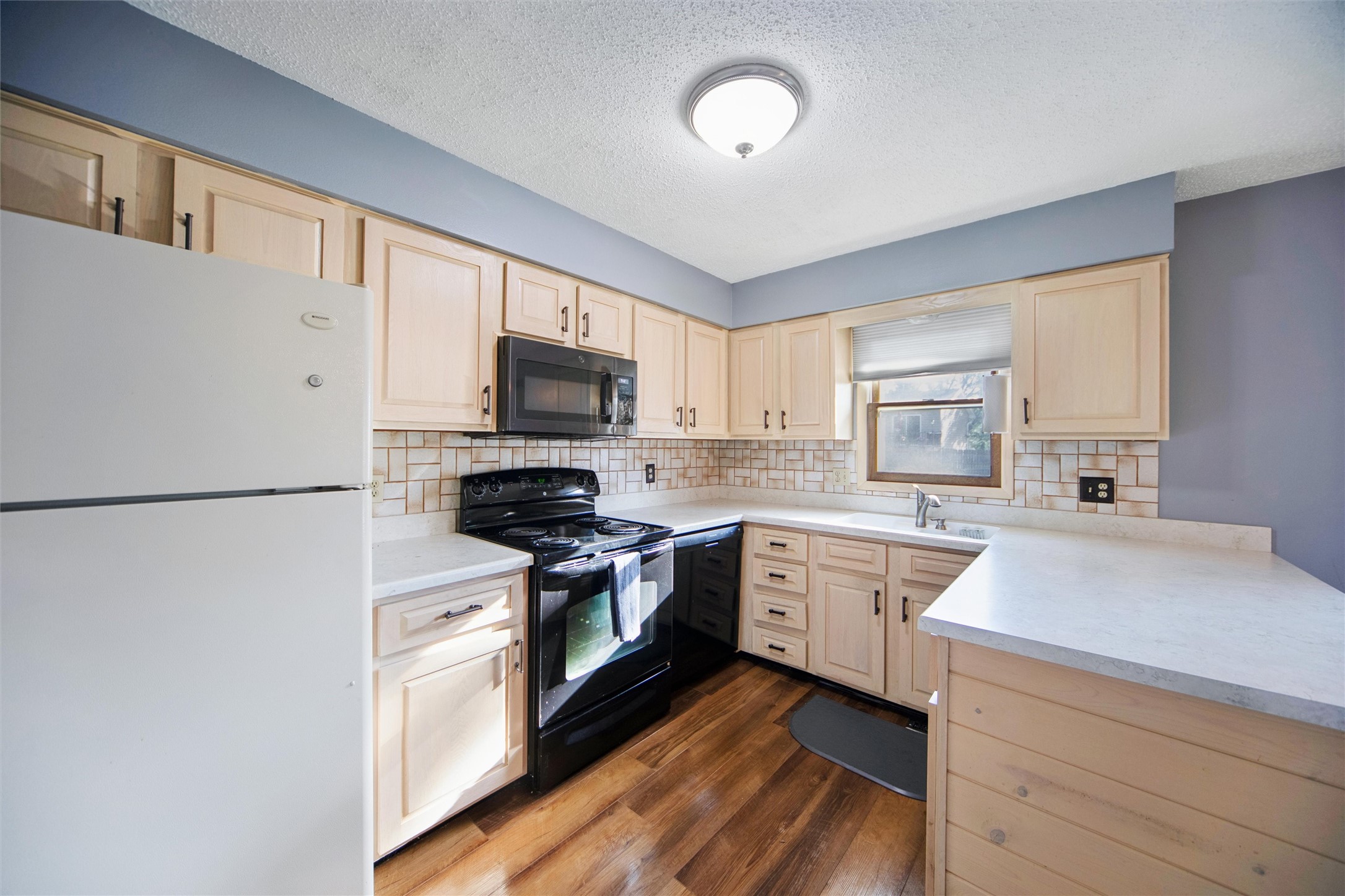 401 NW Valley View Drive