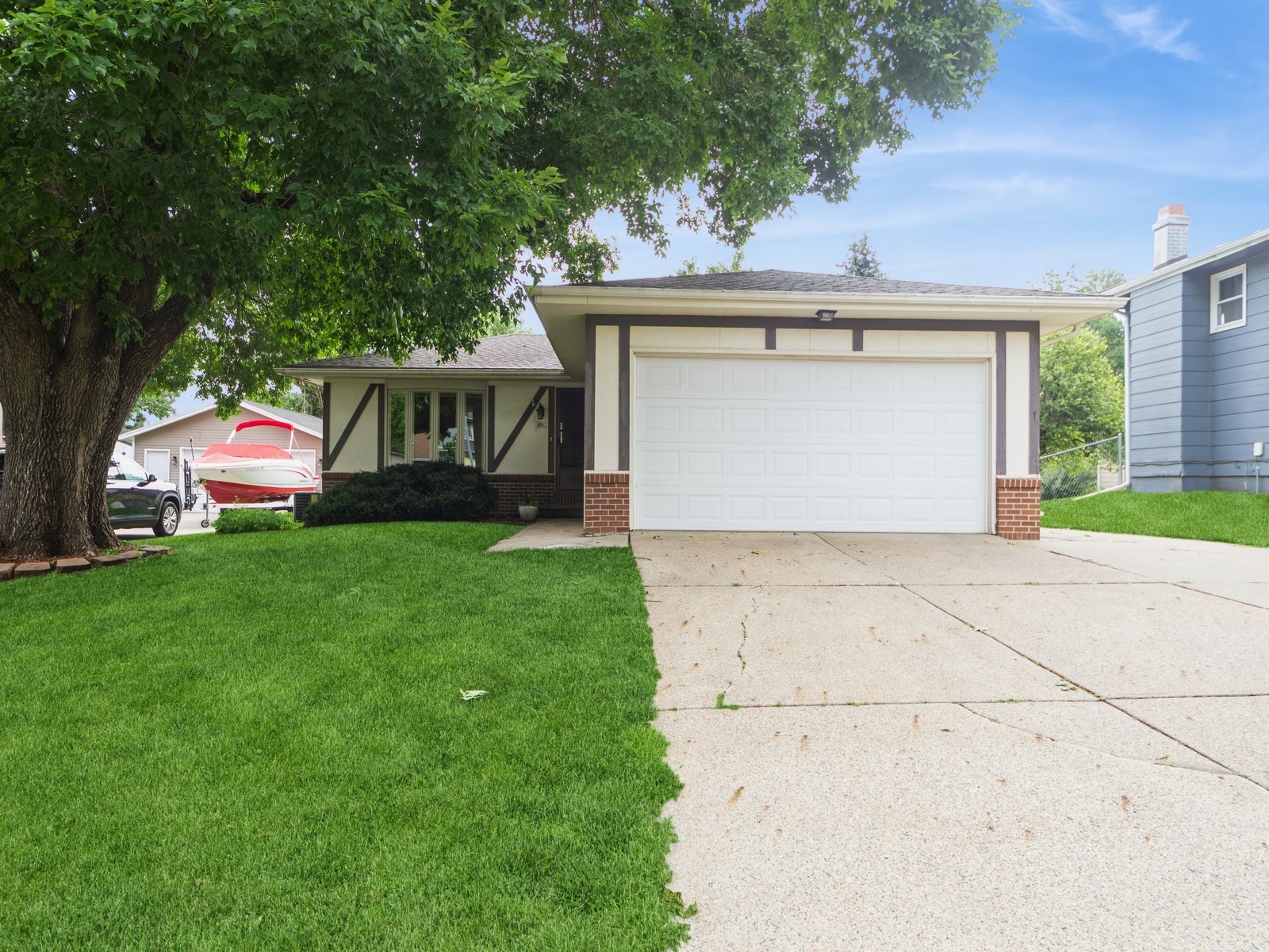 401 NW Valley View Drive