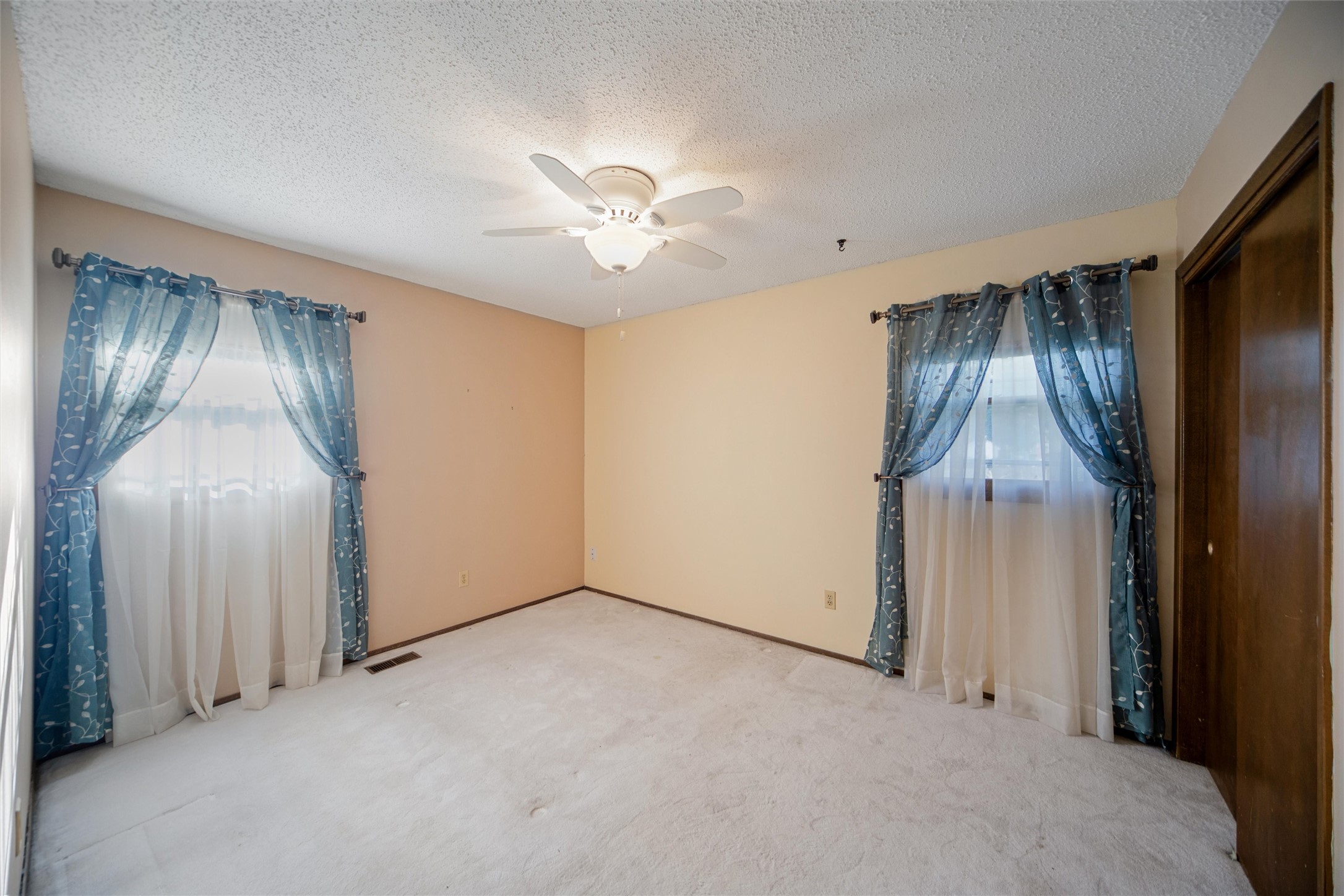 401 NW Valley View Drive