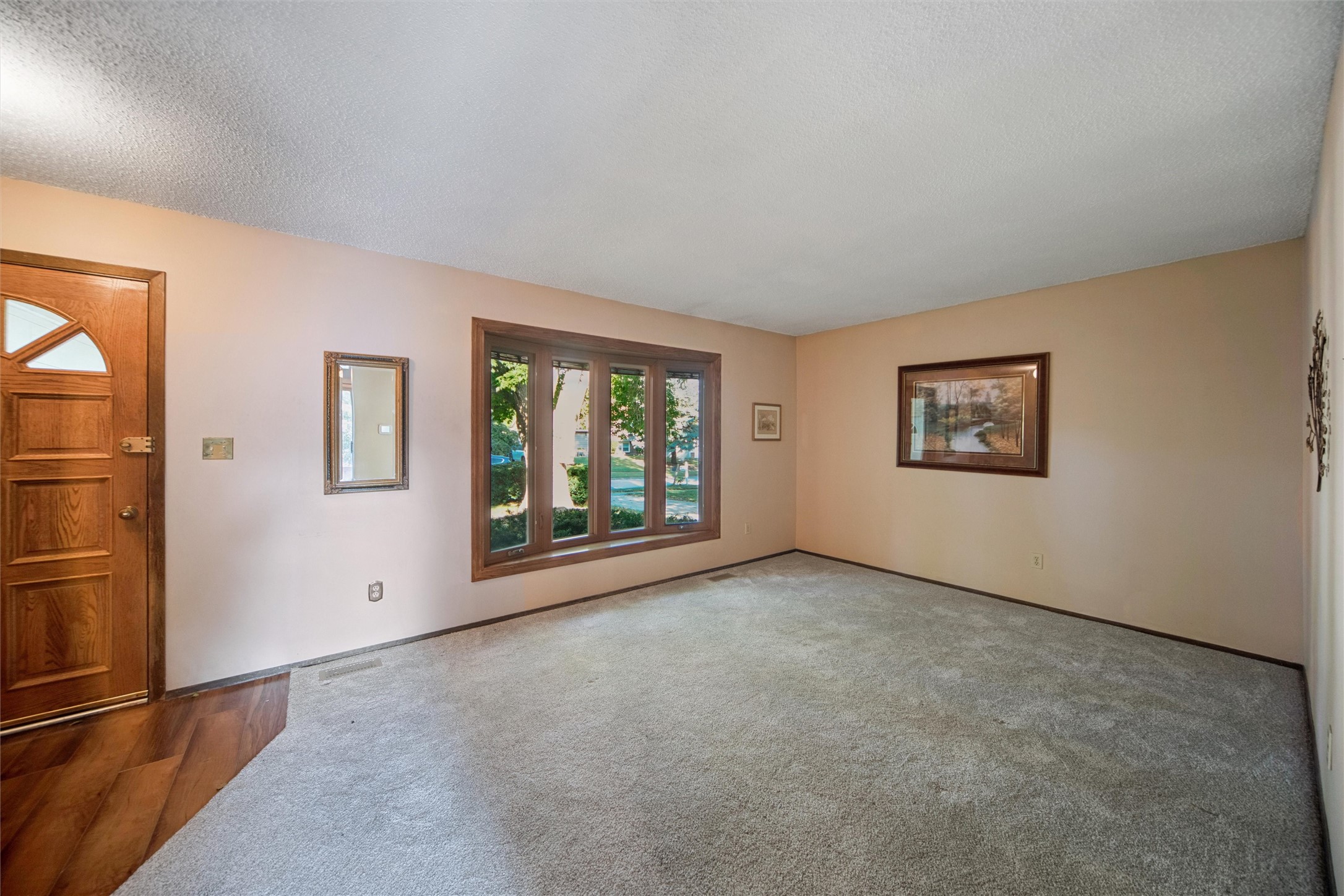 401 NW Valley View Drive