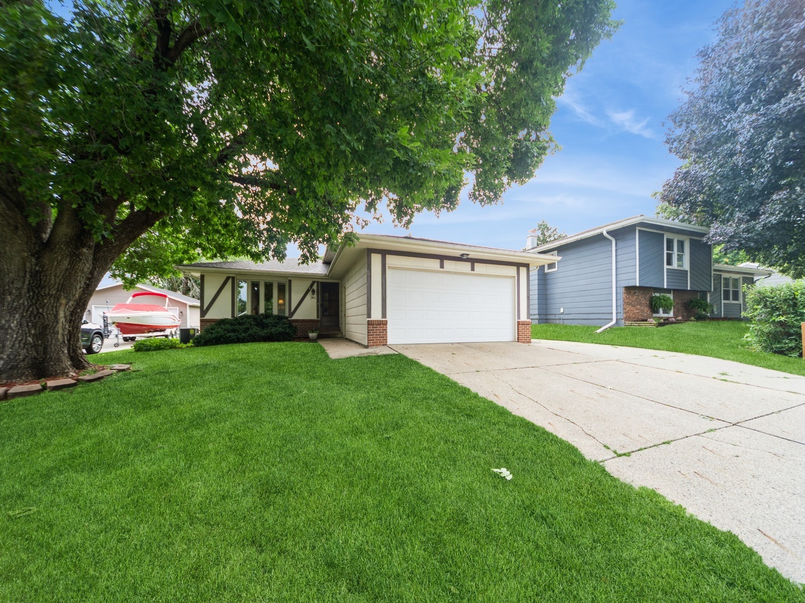 401 NW Valley View Drive