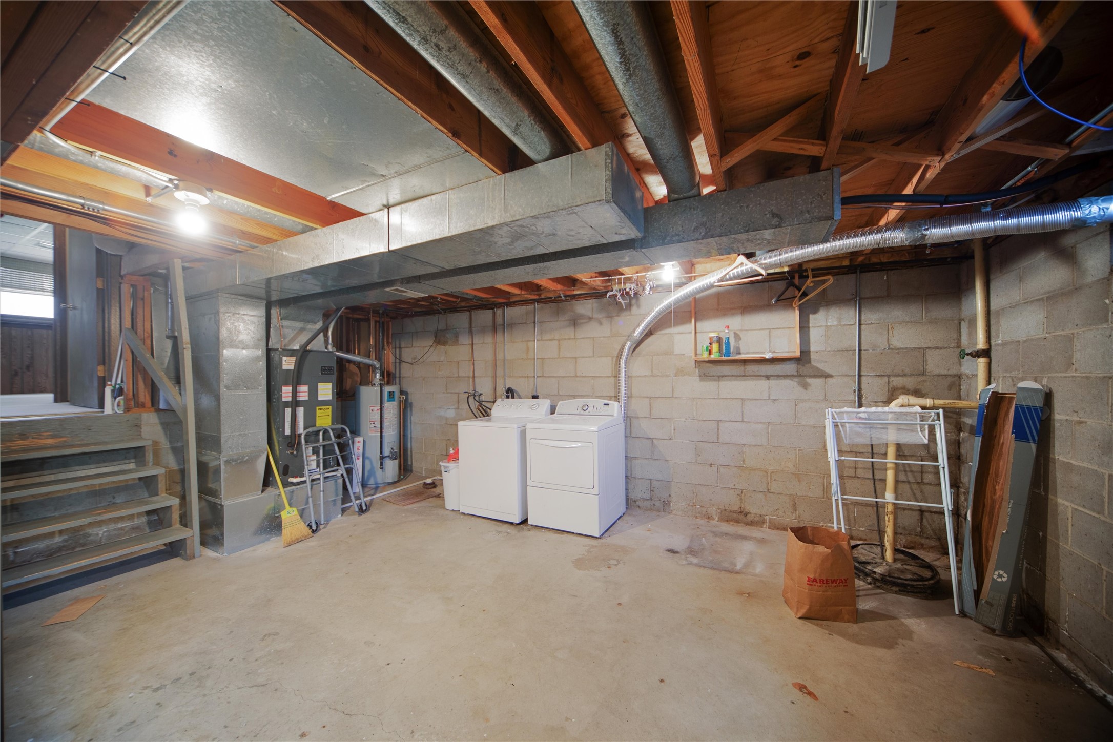 401 NW Valley View Drive