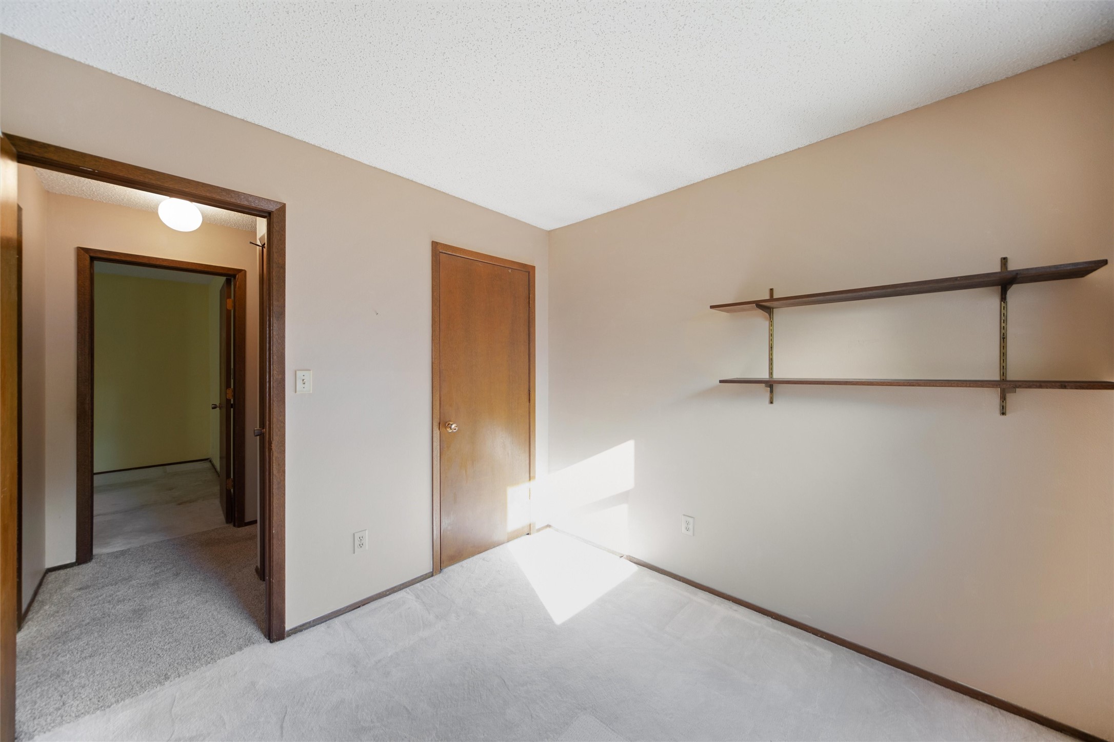 401 NW Valley View Drive